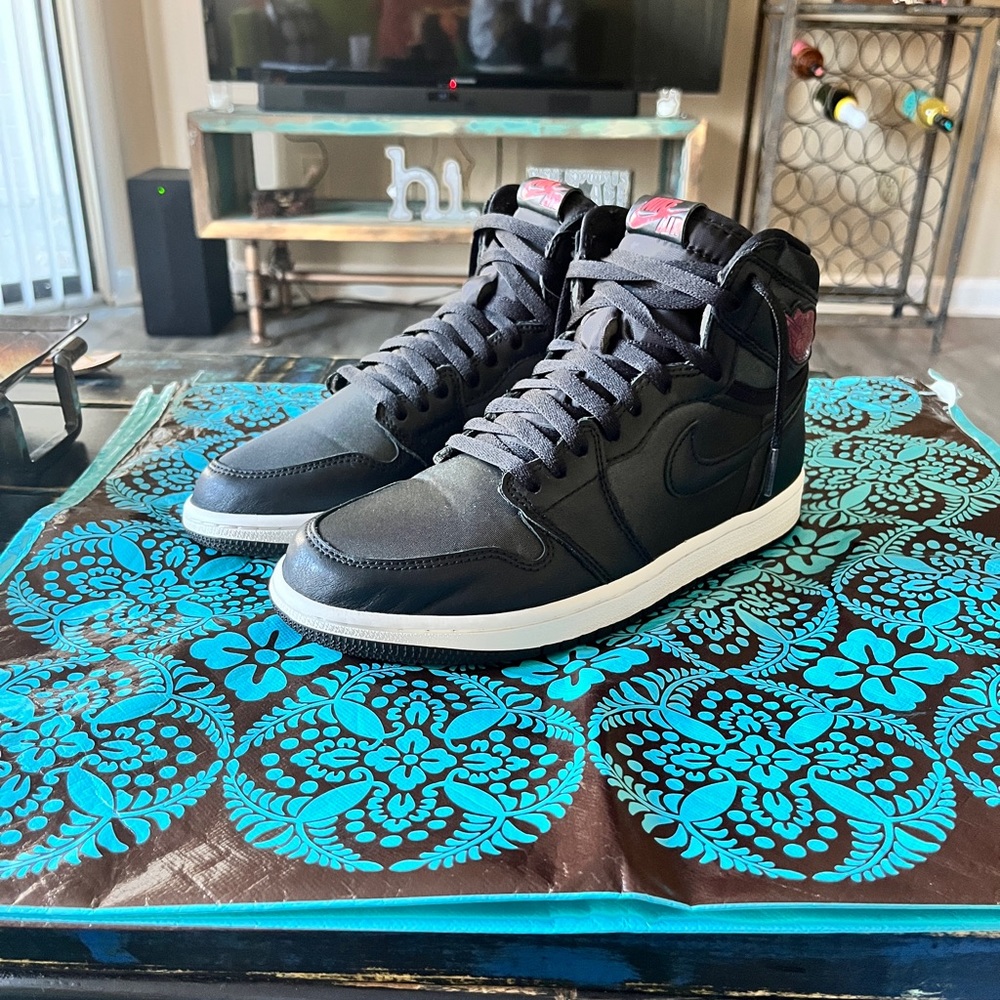 Men’s Jordan Retro 1 High Size 8.5 Gym Red Satin